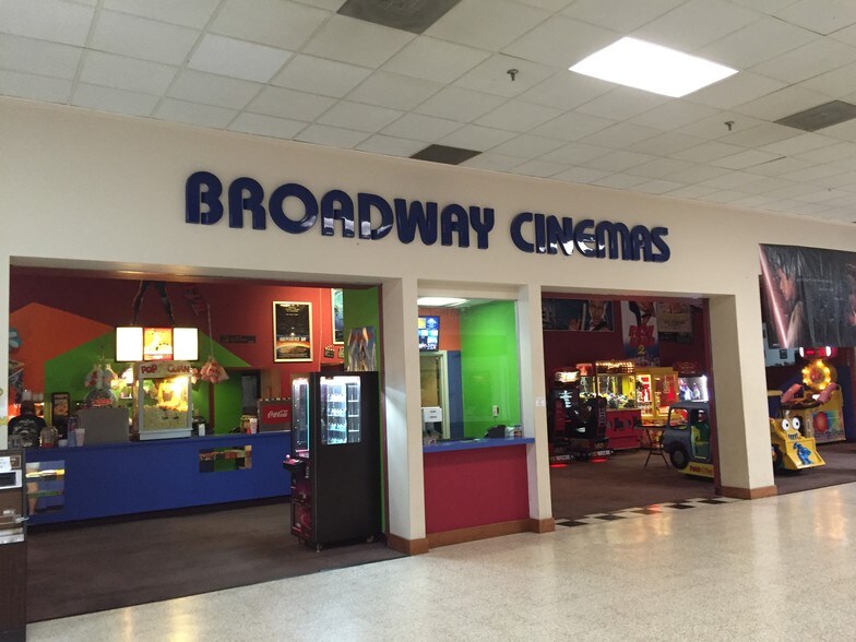 1 Claypool Hill Mall, Cedar Bluff, VA 24609 For Lease