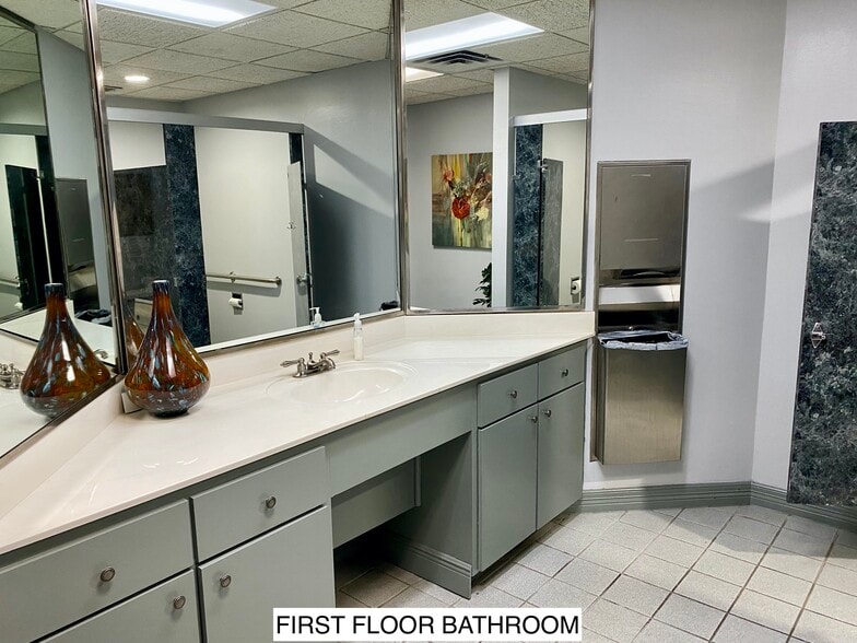 More Photos Of 907 Ranch Road 620 S, Austin Office Residential For Lease