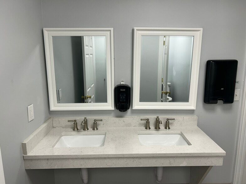 More Photos Of 2 Cumberland St, Charleston Office For Lease