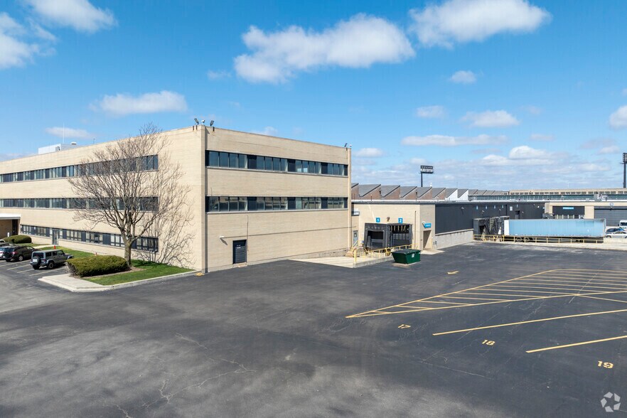 More Photos Of Sungate Industrial Park, Chicago Warehouse For Lease