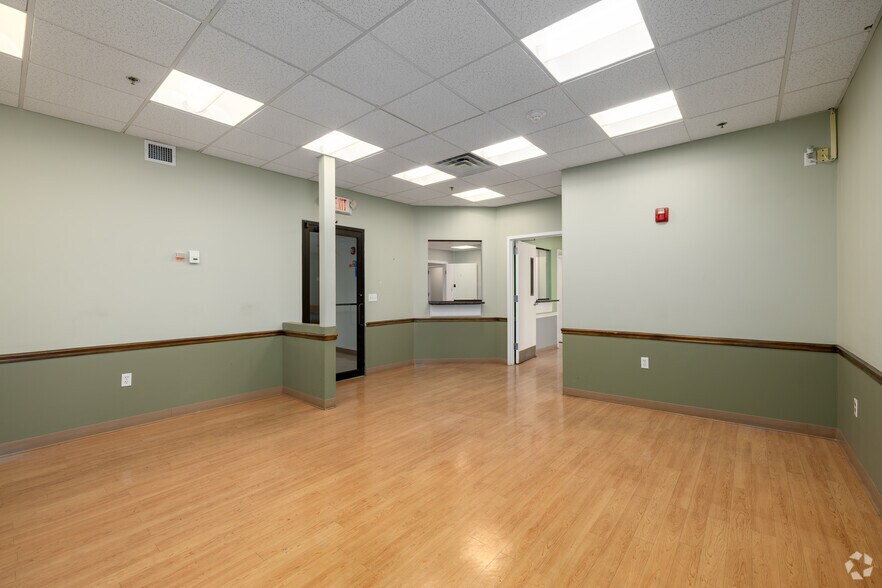 More Photos Of 680 Broadway, Paterson Unknown For Lease
