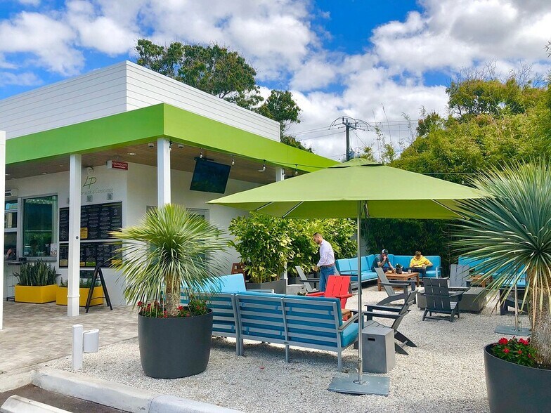 More Photos Of 944 7th Ave N, Naples Restaurant For Sale