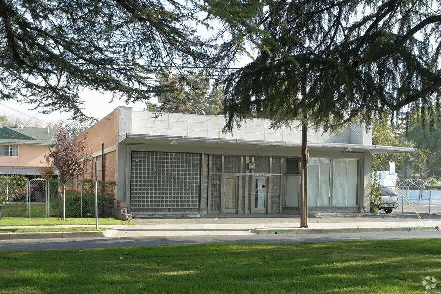 Primary Photo Of 2024-2026 N Van Ness Blvd, Fresno Storefront Retail Office For Lease