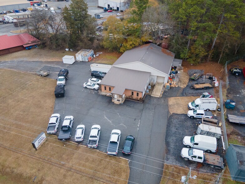 More Photos Of 606 S Tennessee St, Cartersville Flex For Lease