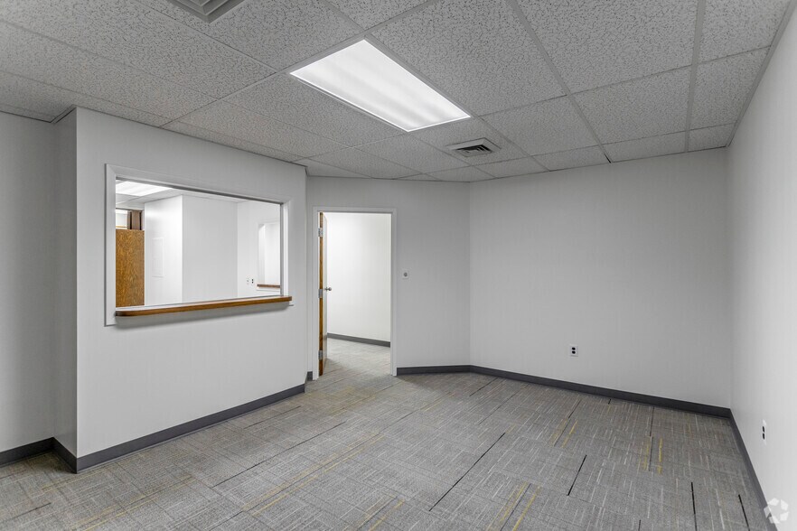 More Photos Of 3301 Woodburn Rd, Annandale Medical For Lease