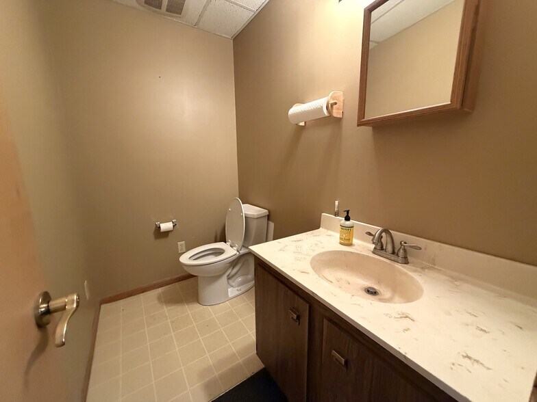 More Photos Of 305 N Mason St, Carrollton Office For Sale
