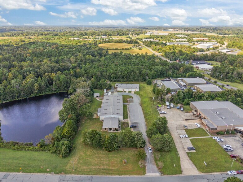 More Photos Of 2245 A Air Park Dr, Burlington Warehouse For Lease