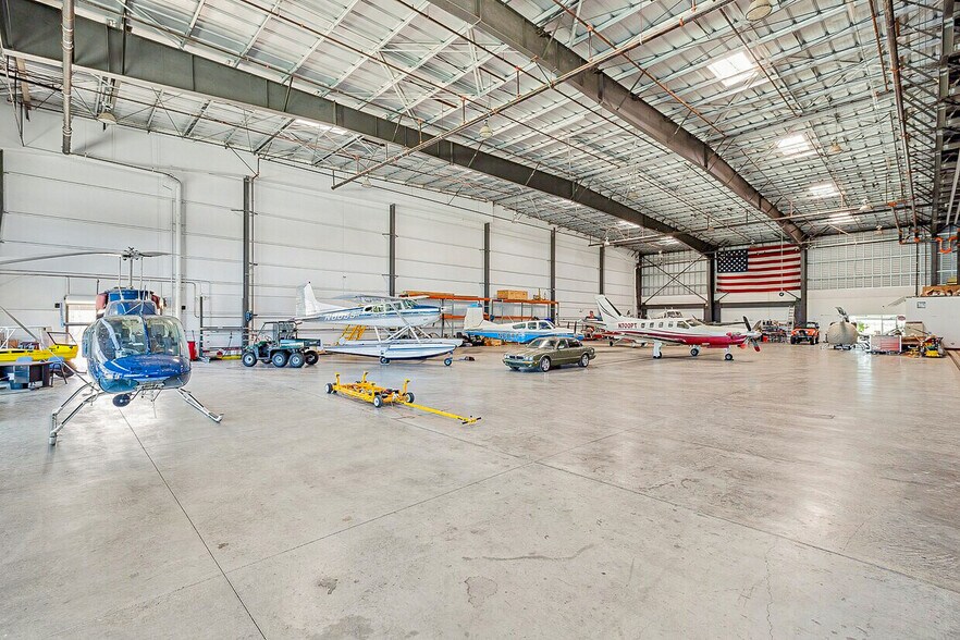 More Photos Of 800 Aviation Dr, Camarillo Airplane Hangar For Sale