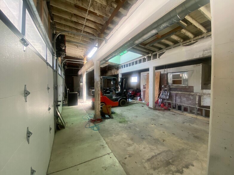 More Photos Of 3178 N Fratney St, Milwaukee Flex For Lease