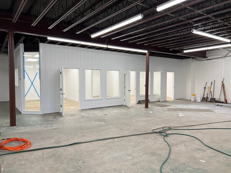 More Photos Of 194-196 Newton St, Waltham Warehouse For Lease