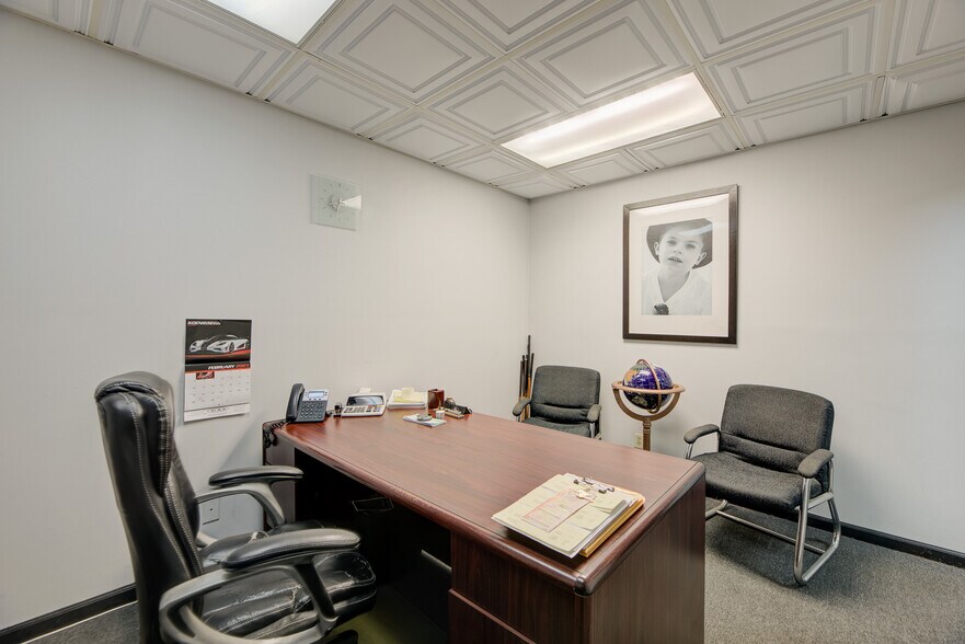 More Photos Of 2409 SW 59th Ter, West Park Auto Dealership For Sale