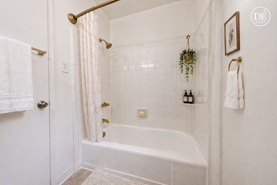 More Photos Of 650 W Wilson Ave, Glendale Apartments For Sale