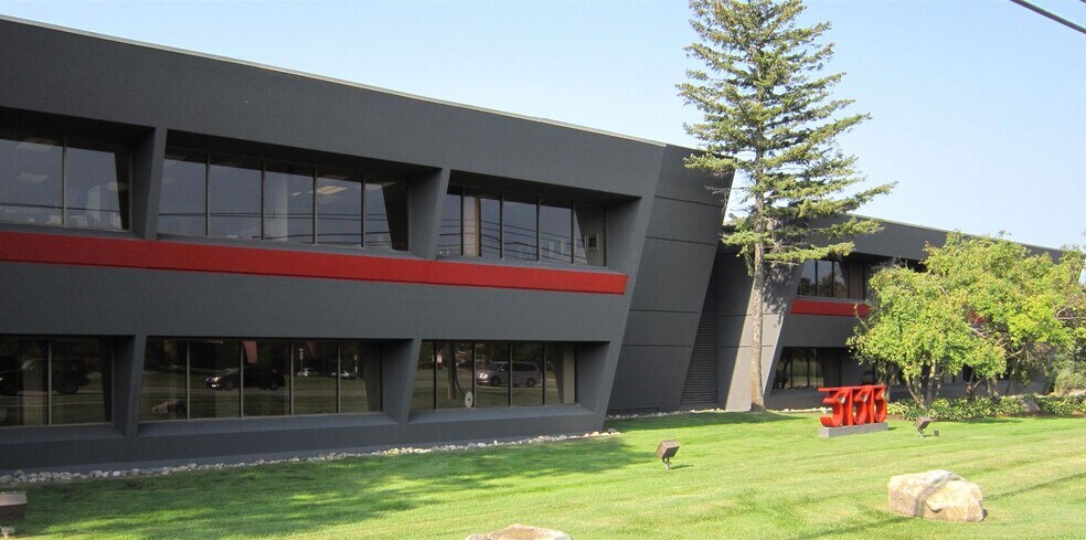 More Photos Of 31313 Northwestern Hwy, Farmington Hills Office For Lease
