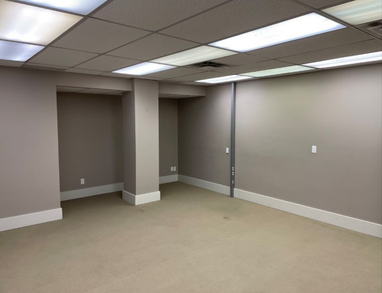 More Photos Of 1415 28 St NE, Calgary Distribution For Lease