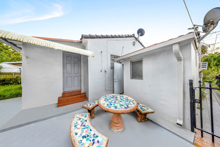 More Photos Of 943 SW 9th Ave, Miami Apartments For Sale