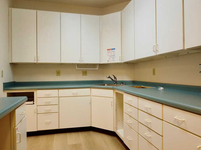 More Photos Of 3218 Mill St, Covington Medical For Sale