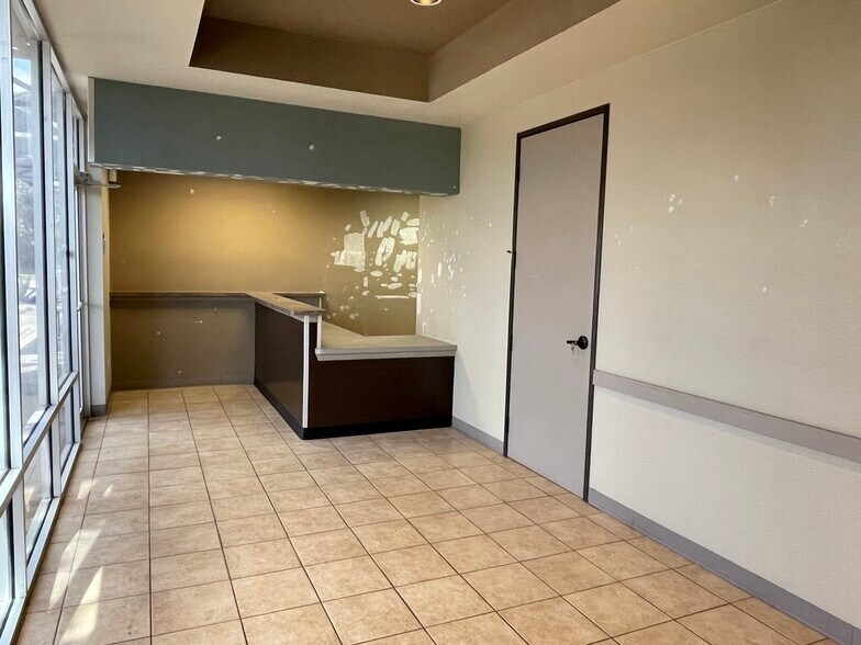 More Photos Of 7127 Somerset Rd, San Antonio Medical For Lease