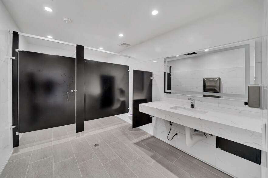 More Photos Of 2651-2675 Irvine Ave, Costa Mesa Storefront For Lease