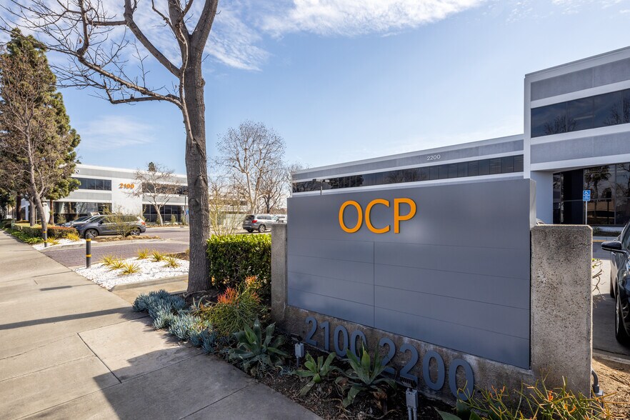 More Photos Of 2100 W Orangewood Ave, Orange Office For Lease