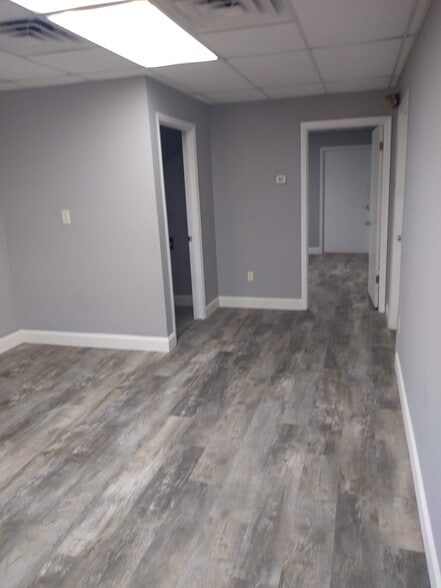 More Photos Of 1376 Bennett Dr, Longwood Warehouse For Lease