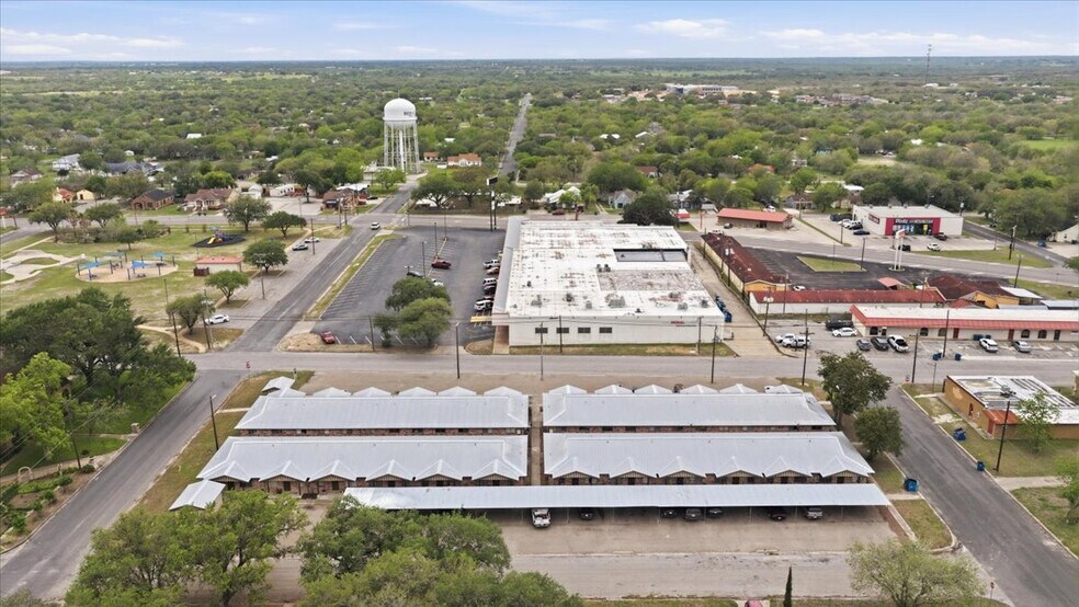 More Photos Of 1400 N Saint Marys St, Beeville Apartments For Sale
