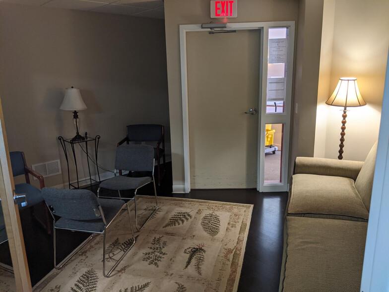 More Photos Of 215 Toll Gate Rd, Warwick Medical For Lease