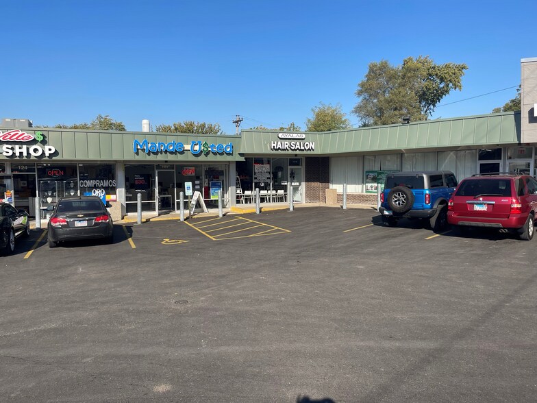 More Photos Of 100-134 N Kennedy Dr, Carpentersville General Retail For Sale