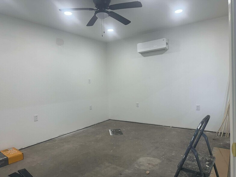 More Photos Of 9941A Rowlett Rd, Houston Warehouse For Lease
