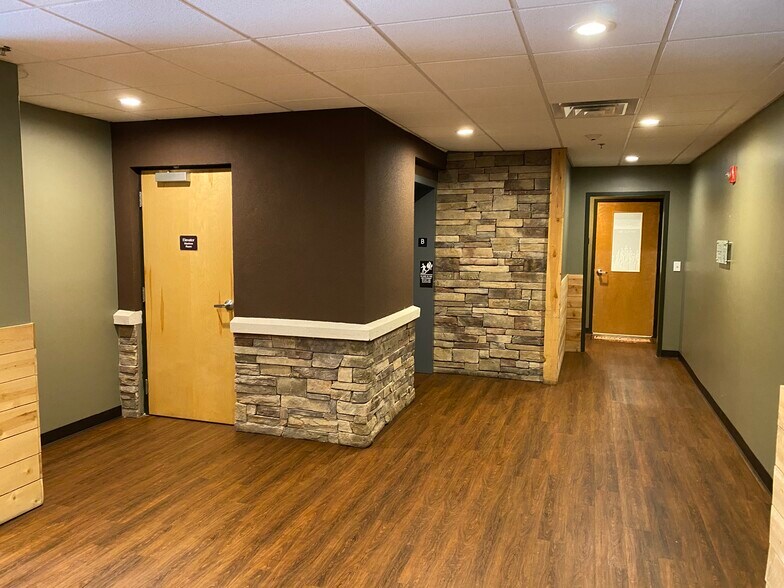 More Photos Of 871 S Arbor Vitae, Edwardsville General Retail For Lease