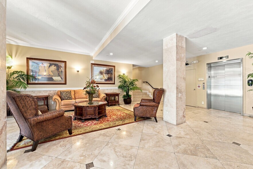 More Photos Of 2725 Coconut Bay Ln, Sarasota Apartments For Sale