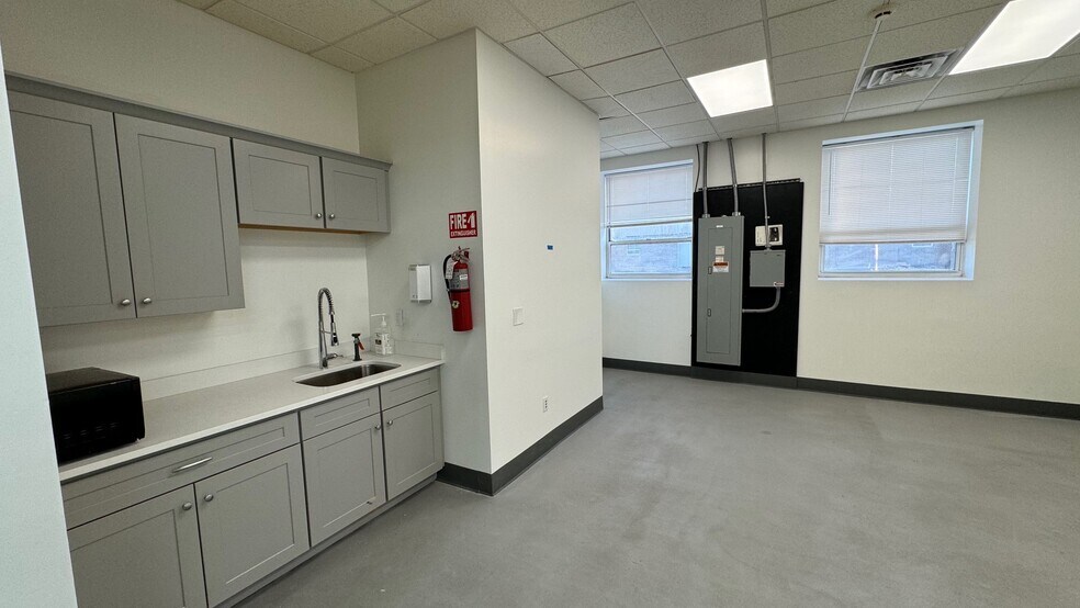 More Photos Of 236 Blackford Ave, Middlesex Warehouse For Lease