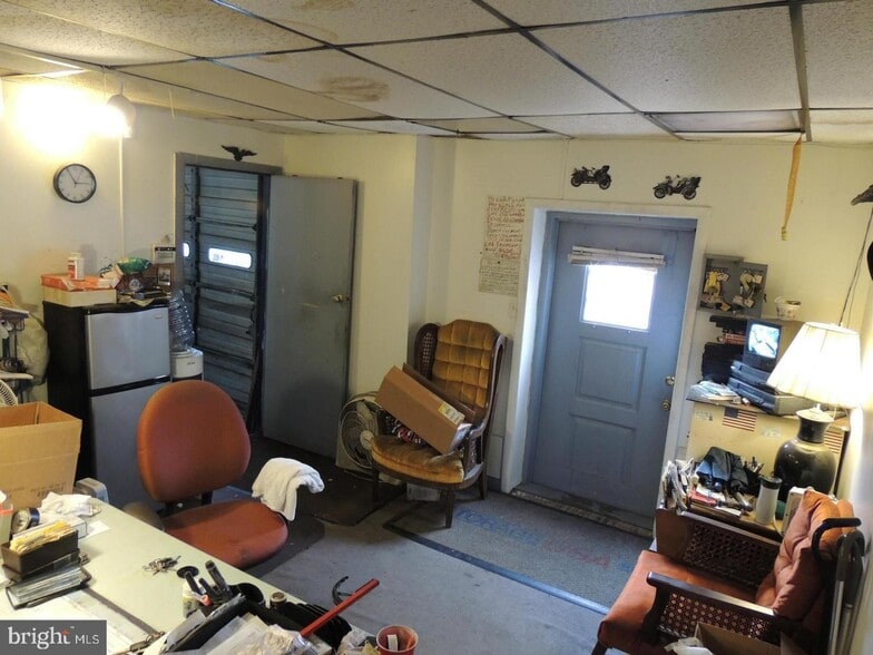 More Photos Of 3820 Fleet St, Baltimore Auto Repair For Lease