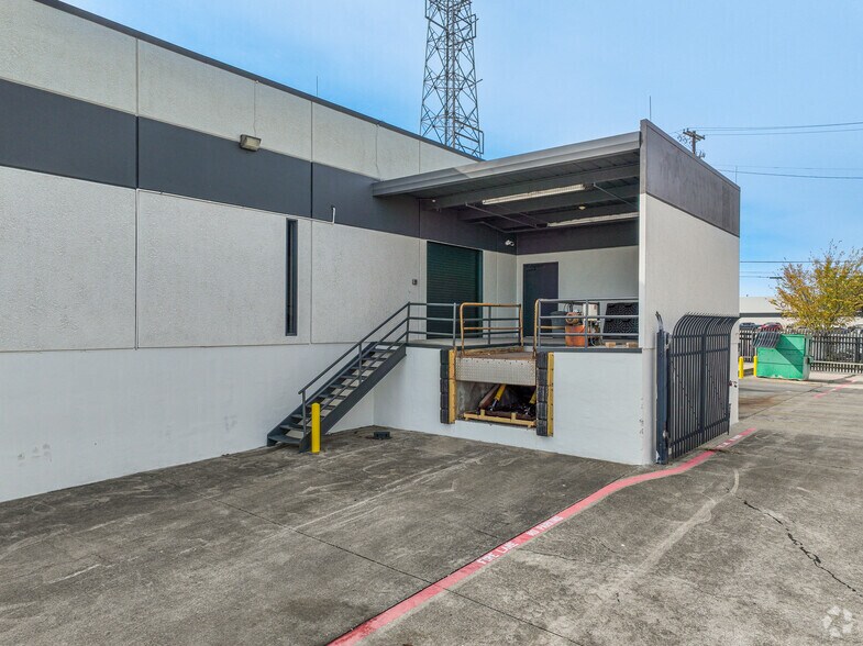 More Photos Of 2947 Executive Blvd, Mesquite Manufacturing For Sale