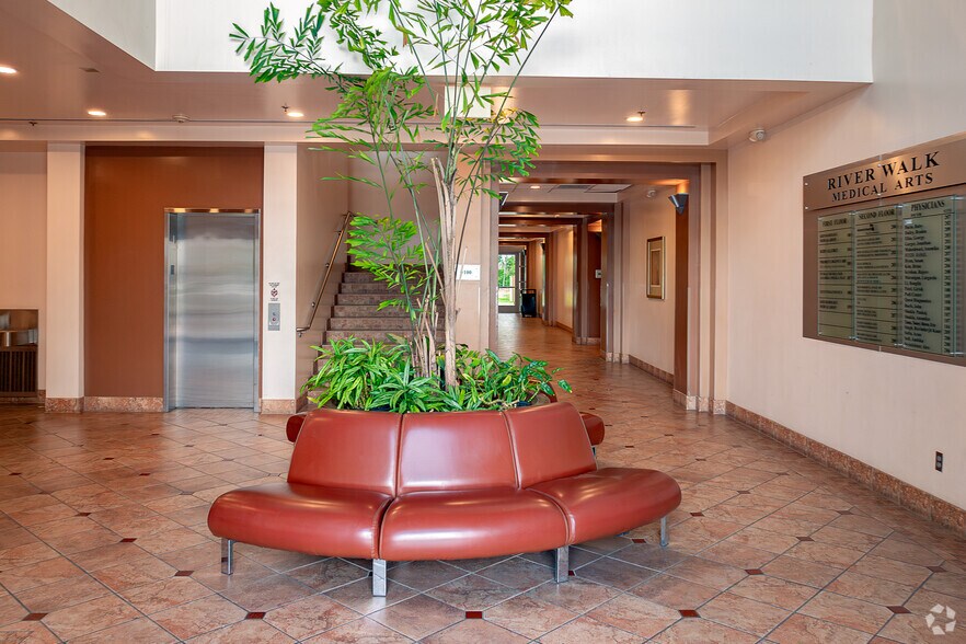 More Photos Of 9900 Stockdale Hwy, Bakersfield Medical For Sale