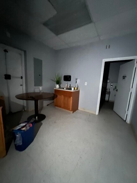 More Photos Of 2652-2690 E Main St, Bridgeport General Retail For Lease