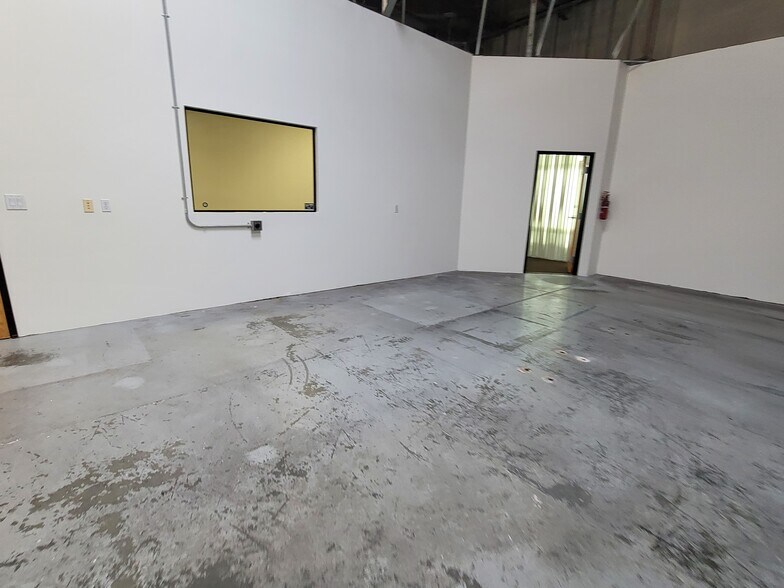 More Photos Of 800 S Rochester Ave, Ontario Warehouse For Lease