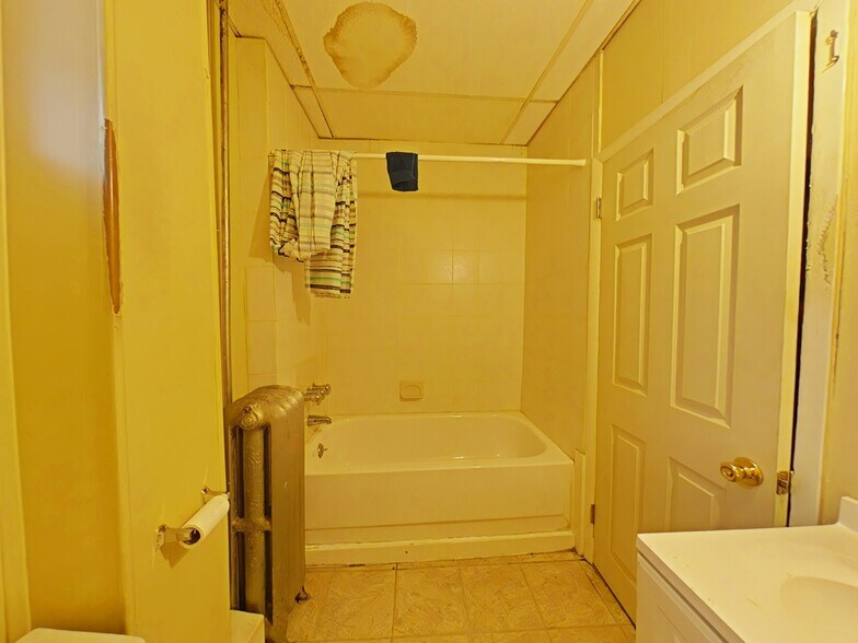 More Photos Of 202 Macdade Blvd, Collingdale Apartments For Sale