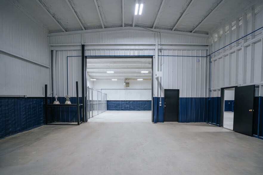 More Photos Of 2603 S Kaufman St, Ennis Industrial For Sale