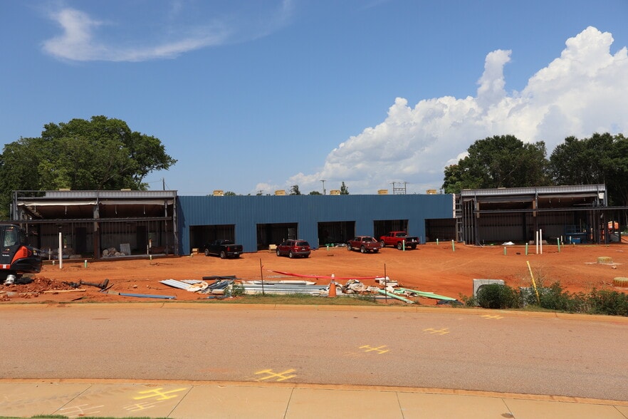 More Photos Of 5 Moorlyn Ln, Greer Storefront For Lease