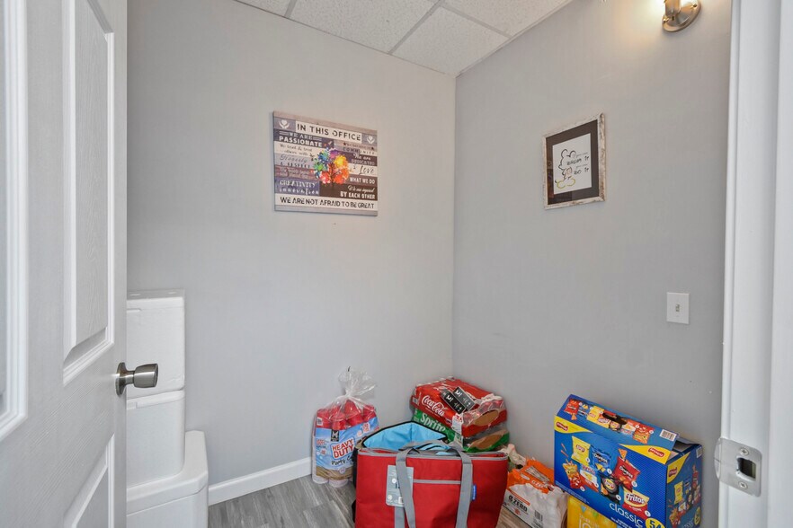 More Photos Of , Jacksonville Office For Sale