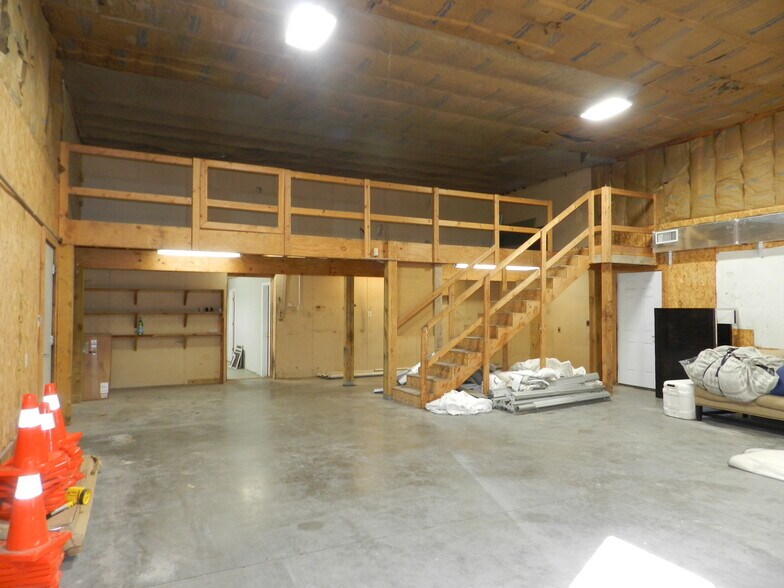 More Photos Of 445 Kristen Ct, Montrose Warehouse For Sale