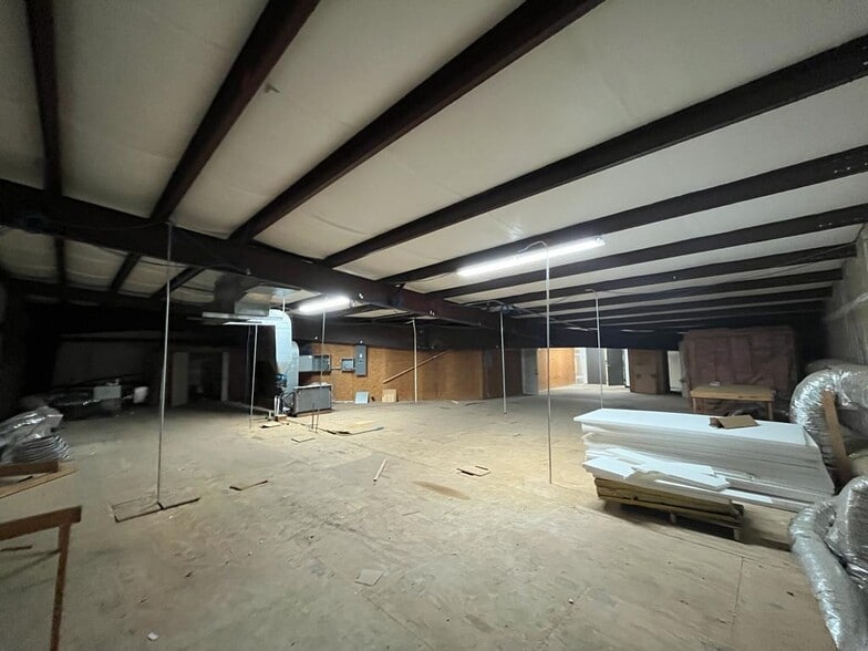 More Photos Of 4030 N Monroe St, Tallahassee Light Distribution For Sale