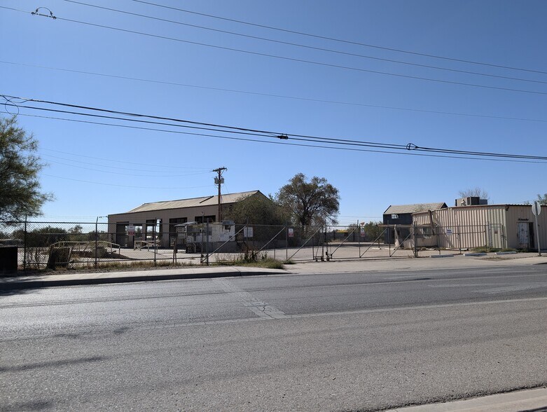 More Photos Of 266 Horizon Blvd, Socorro Warehouse For Lease