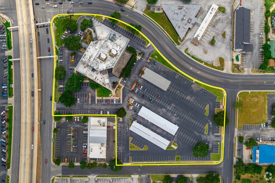 More Photos Of 6100 Bandera Rd, San Antonio Office For Lease