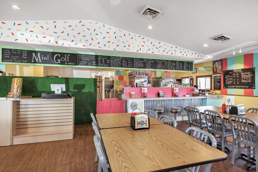 More Photos Of 2630 School Ln, Suamico Restaurant For Sale