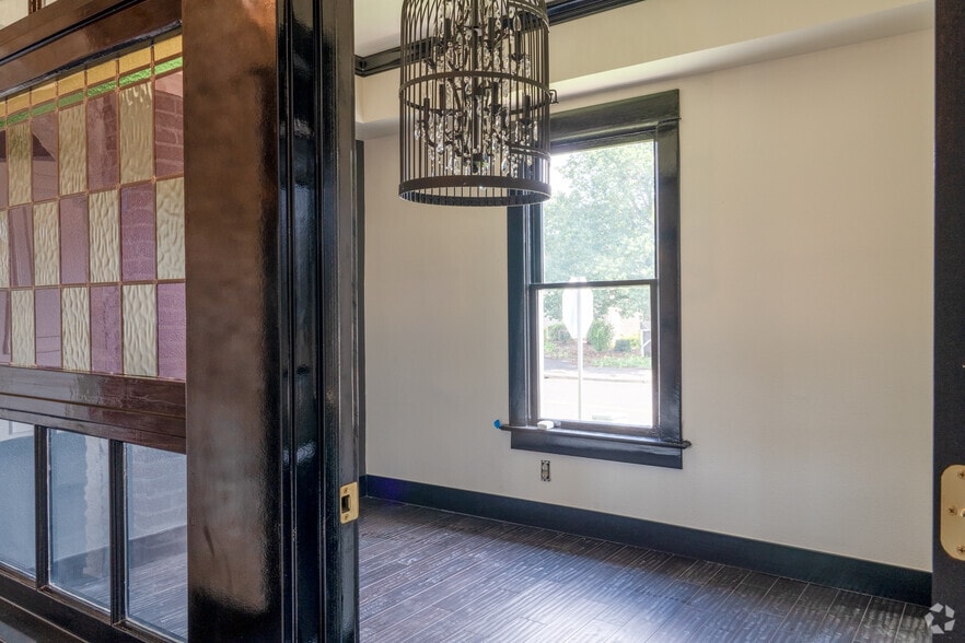 More Photos Of 10910 NE Fourth Plain Blvd, Vancouver Office For Lease