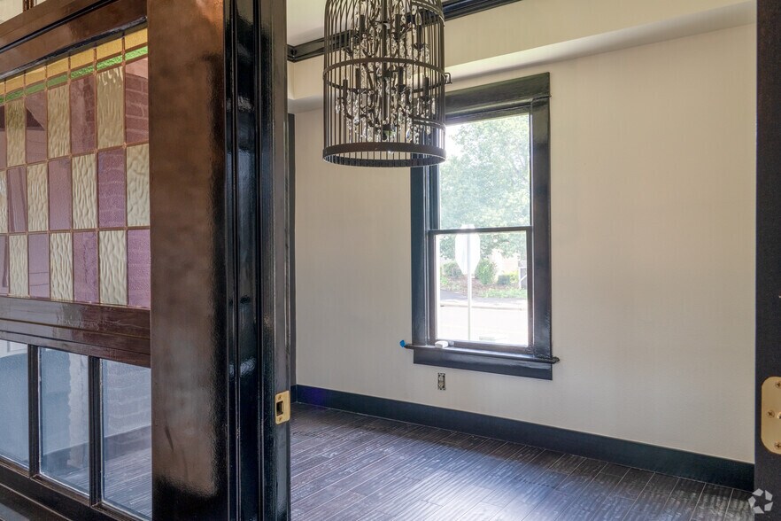 More Photos Of 10910 NE Fourth Plain Blvd, Vancouver Office For Sale