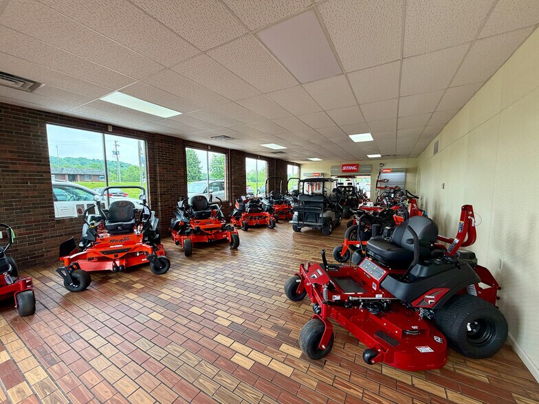 More Photos Of 206 S Carrollton St, Malvern Auto Dealership For Sale