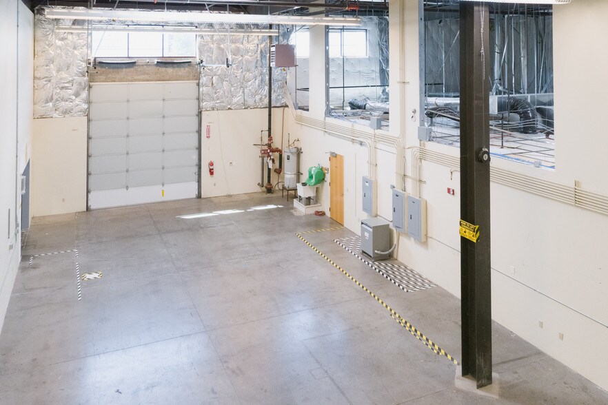 More Photos Of 1505 Westec Dr, Eugene Flex For Lease