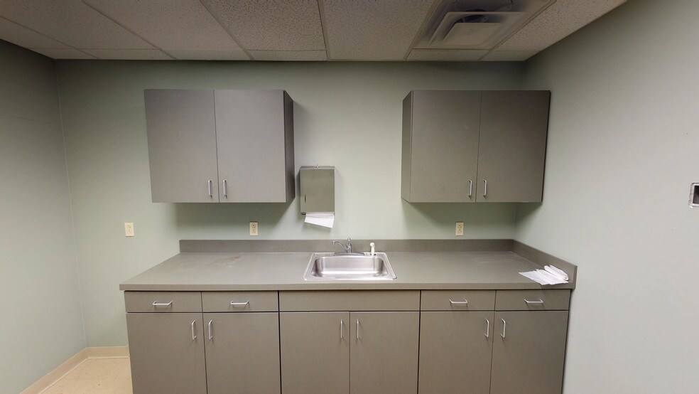 More Photos Of 114 Lovell Rd, Knoxville Medical For Lease